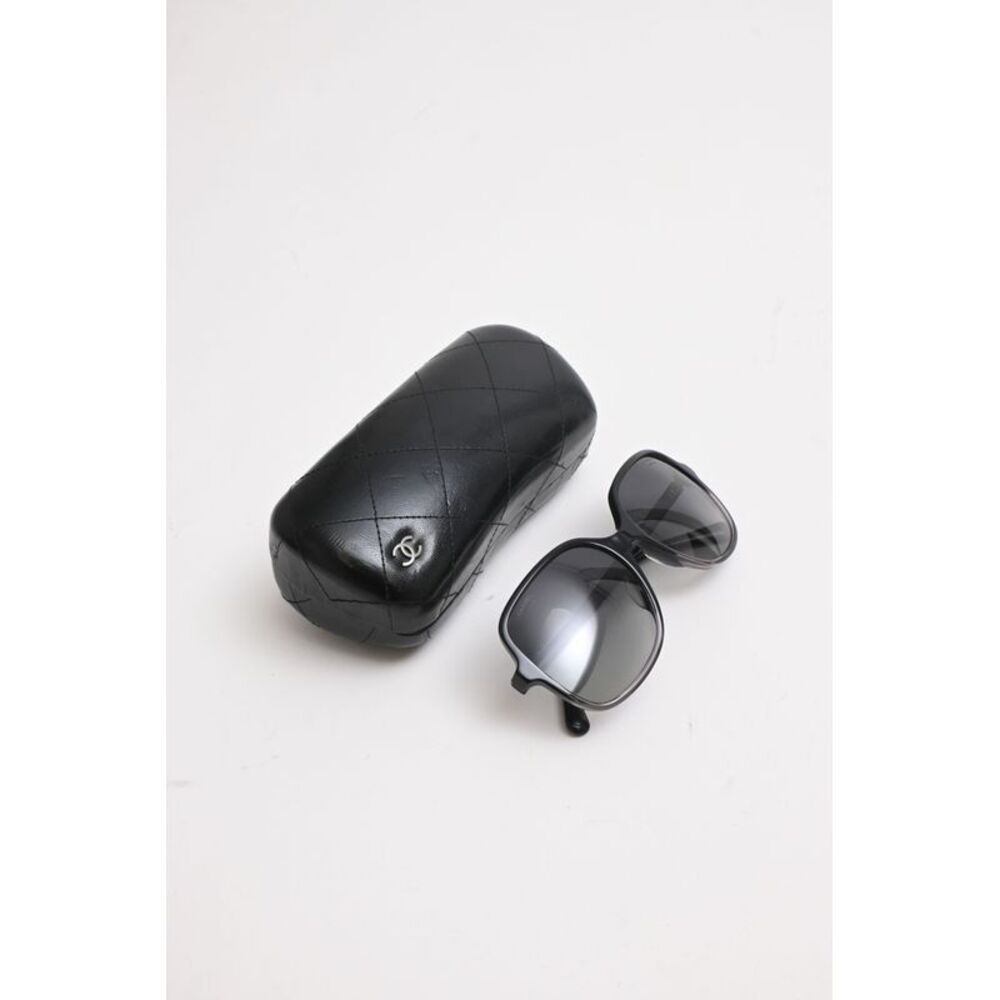 Chanel Gradient Oversized Sunglasses in Black Acetate - Picture 6 of 9